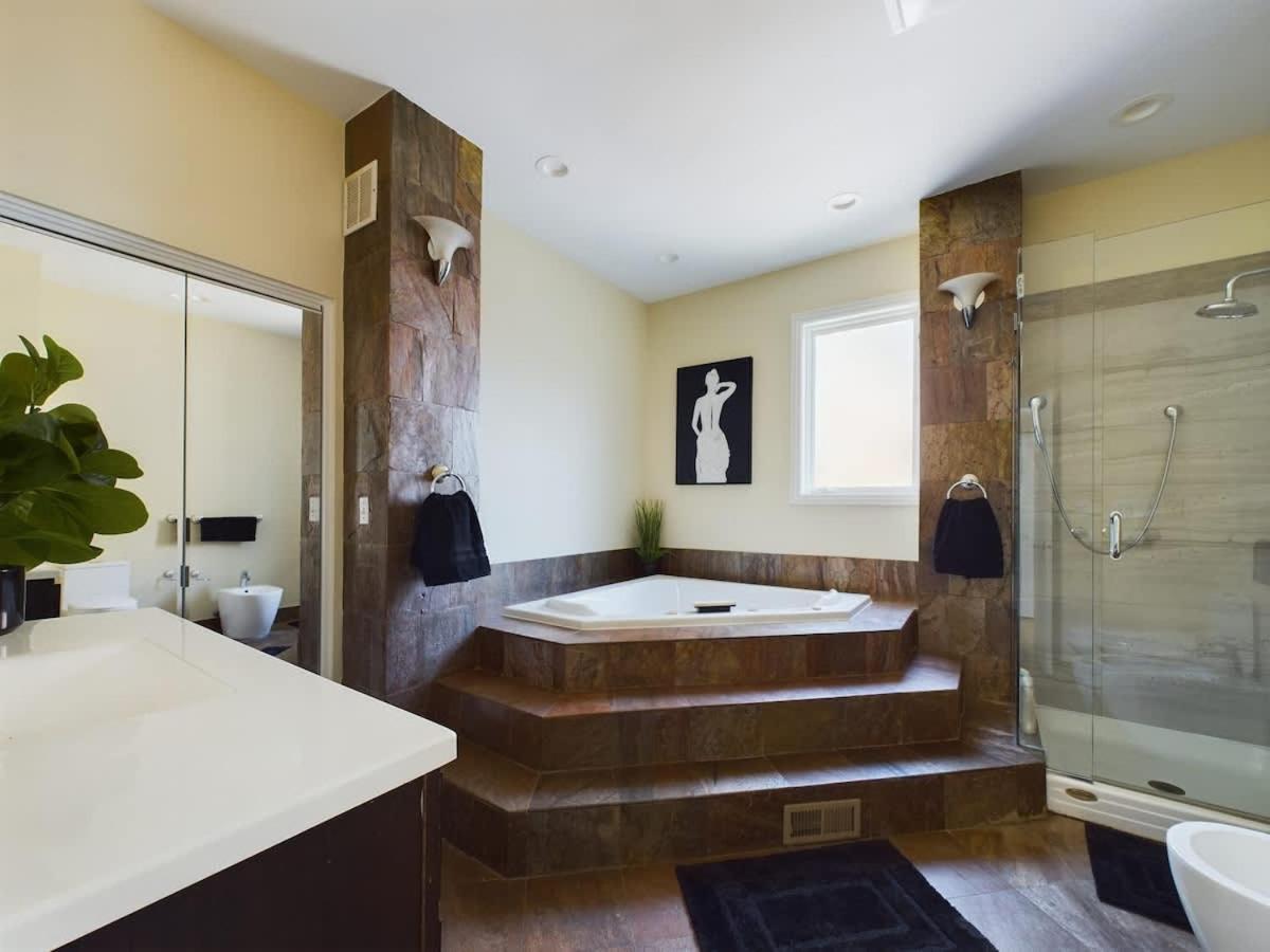 Luxe 4Br With Hot Tub & Game Room Чикаго Экстерьер фото